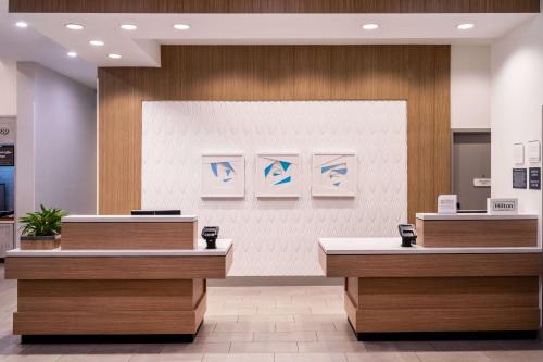 Zona de hol sau recepție la Hilton Garden Inn Jacksonville Ponte Vedra Sawgrass
