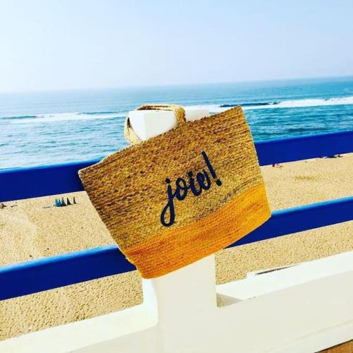 a purse sitting on a bench at the beach at Villa vue imprenable sur l’Océan. in Moulay Bousselham