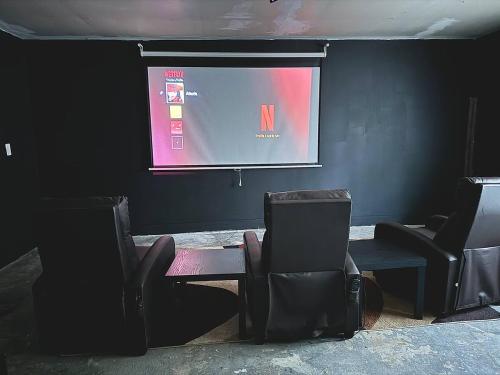 Gallery image of Business Suite Home Theater WiFi Room 1 in Jonesboro