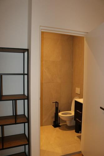 Een badkamer bij LuxeLiving-Studio A