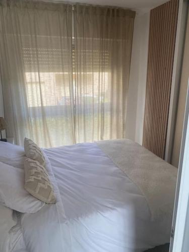 Katil atau katil-katil dalam bilik di Appartement T1 neuf