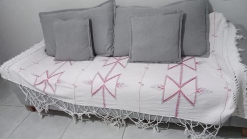 Ένα ή περισσότερα κρεβάτια σε δωμάτιο στο Apartamento a poucos metros do mar em Guarapari