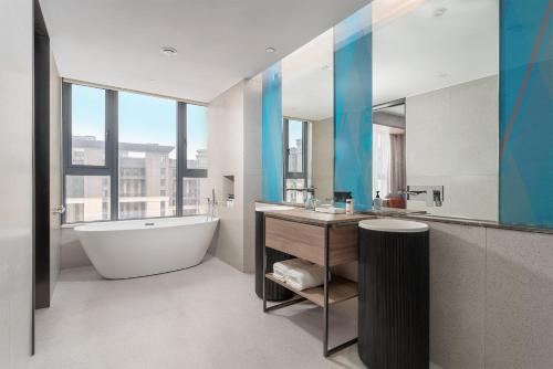 Bilik mandi di Holiday Inn Express Changsha Yuhua by IHG