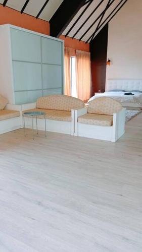 a room with two beds and a table in it at Silverpart Resort Fraser Hill C3-6-2 Forest View High Floor No lift in Bukit Fraser