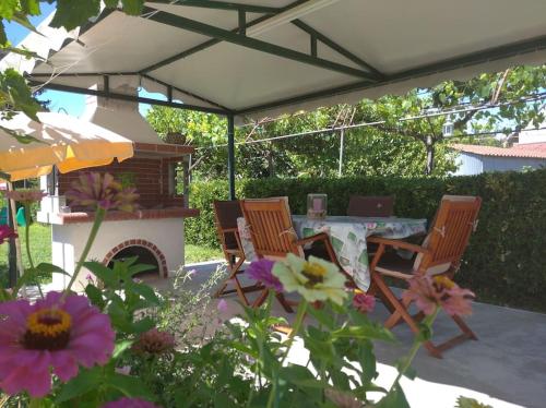 Zahrada ubytování The Pergola Cottage...Feel the local vibes!