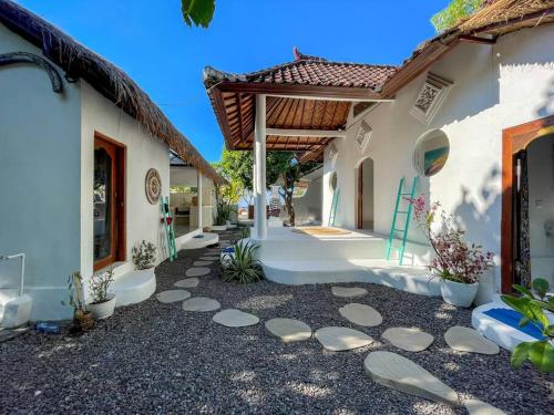 Фотография из галереи The Hidden Escapes Amed - Unique Beachfront Villa on Amed в Амеде