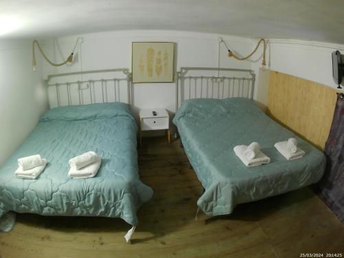 A bed or beds in a room at Miguel y Rosa 2