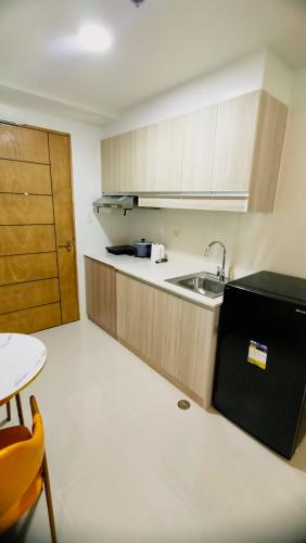 A kitchen or kitchenette at Mabolo Taft East Gate