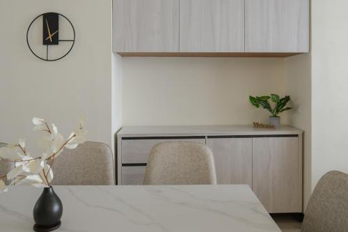 Φωτογραφία από το άλμπουμ του 4B2b Yanji Earthly Home 2min to SYS Memorial Hall MRT 延吉大地之家 4房2衛 2分到國父紀念館站 στην Ταϊπέι