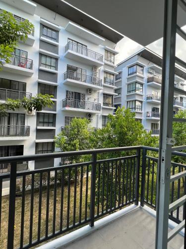 a balcony of an apartment building at AARON MARUDU HOMESTAY in Kampong Sorosob