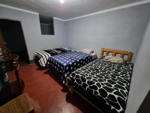 Zimmer mit 2 Betten in einem Zimmer in der Unterkunft La Yunza Hogar in Ayacucho
