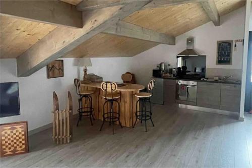 Kuchyň nebo kuchyňský kout v ubytování Loft ravissant avec spa nordique