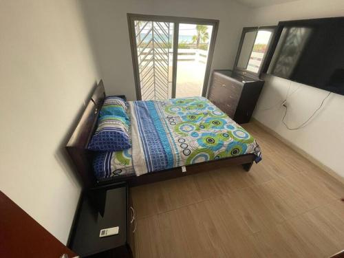 En eller flere senge i et værelse på Casa del Mar Malin