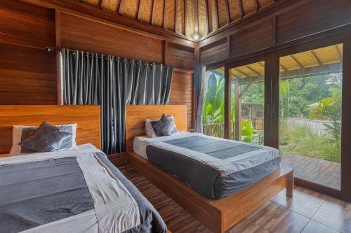 Tempat tidur dalam kamar di Cabana Bali Villa