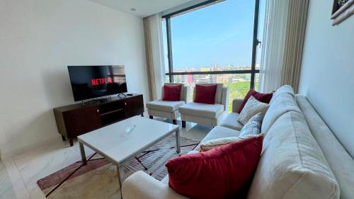 Μια τηλεόραση ή/και κέντρο ψυχαγωγίας στο Cosy home in heart of Colombo at Capitol Twinpeaks.