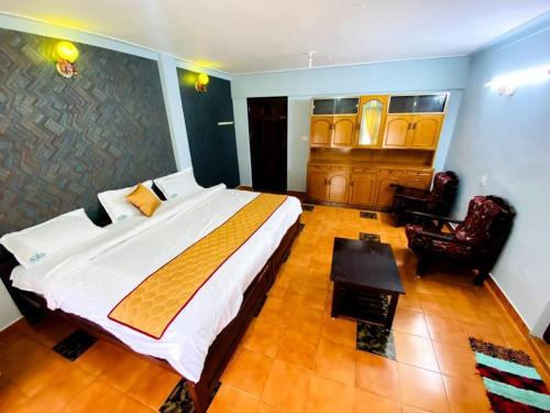 a bedroom with a large bed in a room at BOB Lesiure in Ooty