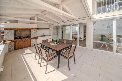 Nachhaltige Wellnessauszeit mit Traumblick, Pool, Sauna, Whirl-Wanne