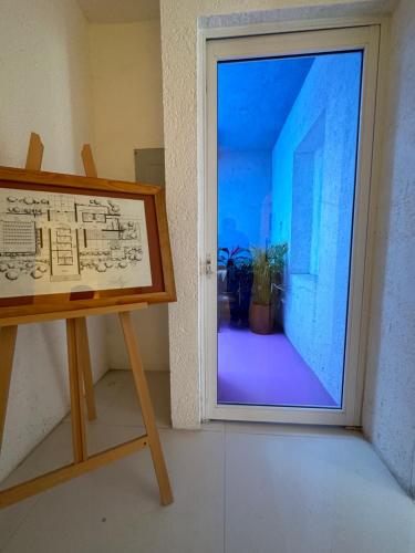 a door leading into a room with a window at Recámara con terraza y Firepit privados in Santiago