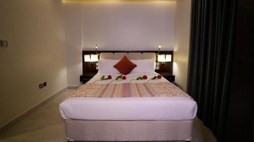 Saray Hotel Apartmentsにあるベッド