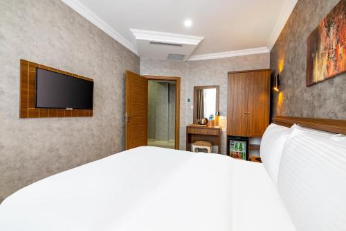 a bedroom with a bed and a flat screen tv at Diamond Beyazit Hotel in Istanbul
