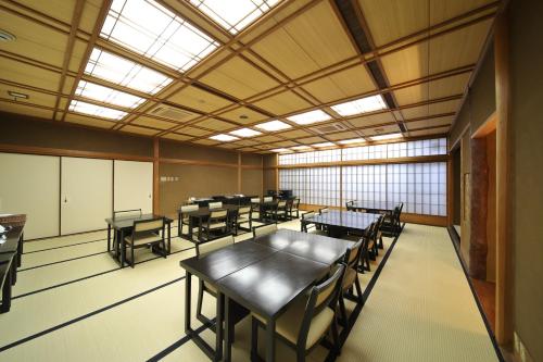 En restaurant eller et andet spisested på Kyoto Ryokan SAKANOUE
