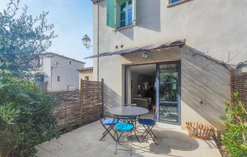 Stunning Home In Saint-Laurent-De-La-Ca