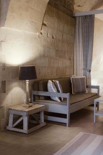 a living room with a couch and a table at Le Dodici Lune in Matera