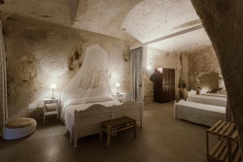 a bedroom with two beds and two tables and two lamps at Le Dodici Lune in Matera