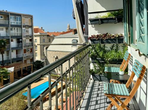 a balcony with chairs and a view of a city at Jardin Rooms in Split