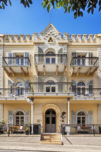 El edificio en el que está el hotel