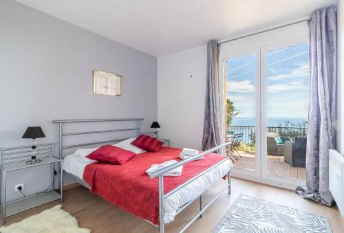 House Magnificent View Of Monaco And The Riviera tesisinde bir odada yatak veya yataklar