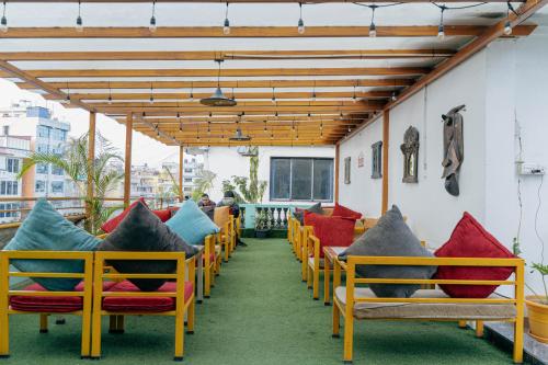 Posezení v ubytování Bardali Restro and Residency
