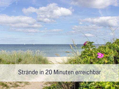 a picture of the beach with the words stranger in minnirenberg at moderne-Kate-Kiel Apartment Jouri in Kiel
