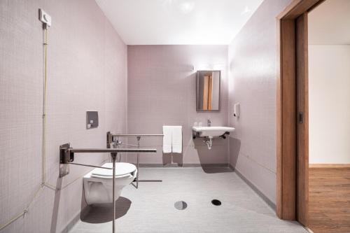 Ένα μπάνιο στο Moov Hotel Oeiras