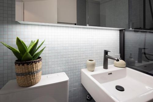 Bagno di STAYY Sky Studio near Limmattal Hospital - contactless check-in