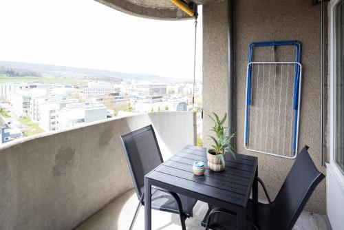 Balcone o terrazza di STAYY Sky Studio near Limmattal Hospital - contactless check-in