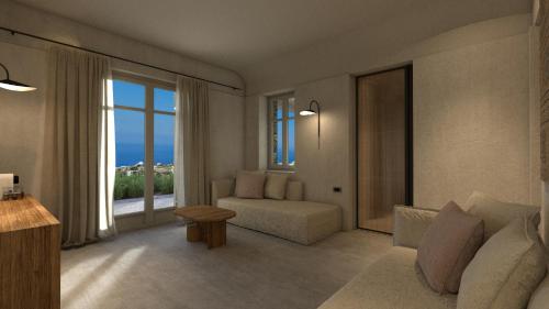 uma sala de estar com um sofá e uma grande janela em Stamna Sifnos em Sifnos