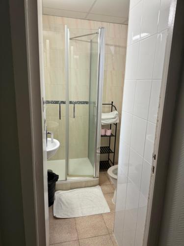 Koupelna v ubytování Hôtel Jarry Confort