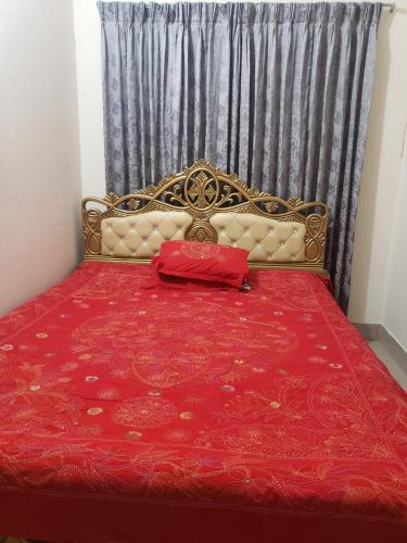 เตียงในห้องที่ Lovely two bed flats by Dhaka Shahjalal Airport