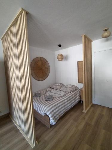 Postel nebo postele na pokoji v ubytování STUDIO AVEC COIN NUIT