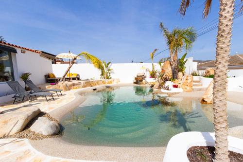 Kolam renang di atau di dekat Tropical Oasis Costa Dorada with private pool