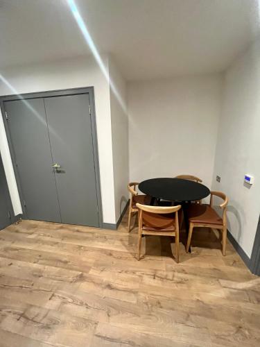 a room with a table and chairs and a door at 1 bedroom Apartment Tottenham Hale in London