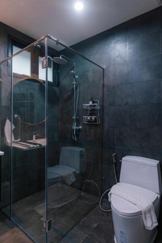 a bathroom with a glass shower and a toilet at MODERN - CITY CENTER, Phrom Phong BTS, Em District, Terminal 21, MAX 14 People in Bangkok