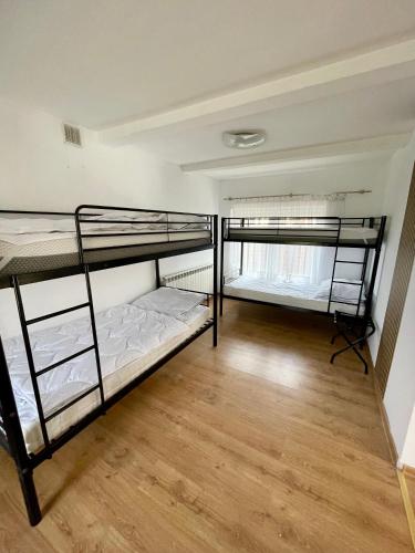 Двухъярусная кровать или двухъярусные кровати в номере Domek u Kacpra