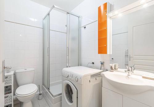 a white bathroom with a washing machine and a sink at Pretty T2 In Peace With Parking Menton in Menton