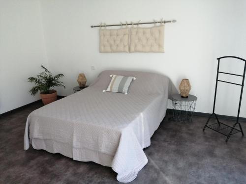 En eller flere senge i et værelse på la fenass