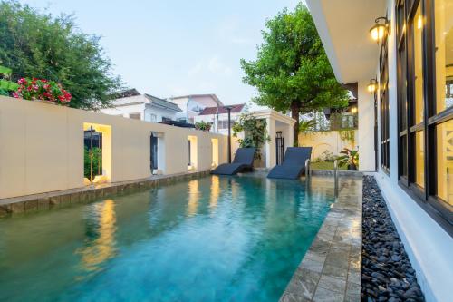 a swimming pool in the middle of a house at Le ville lanna Chiang Mai Gate Old Town Hotel in Chiang Mai