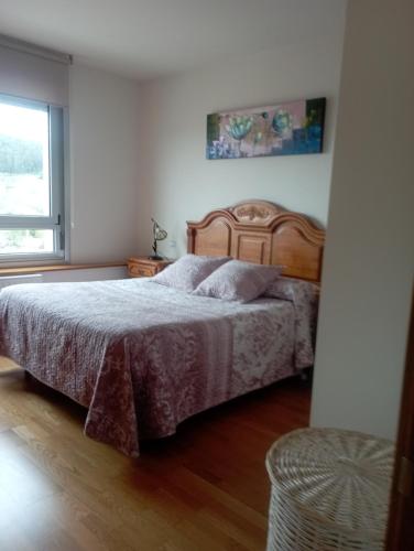 a bedroom with a bed and a window at Duplex con piscina VUT1230AS in San Juan de la Arena