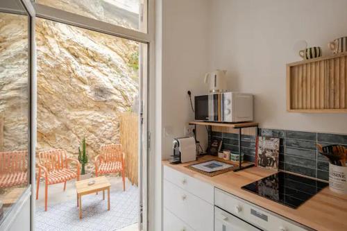Kuchyň nebo kuchyňský kout v ubytování "La Baigneuse" Vallon des Auffes