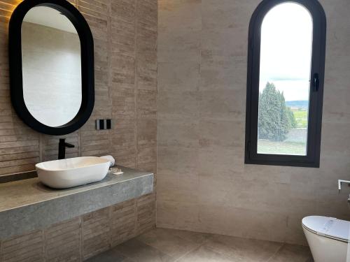 a bathroom with a sink and a mirror at Hotel Reyes Ziries in Albolote